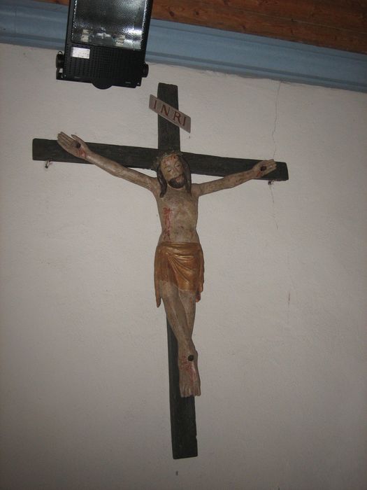 statue : Christ en croix