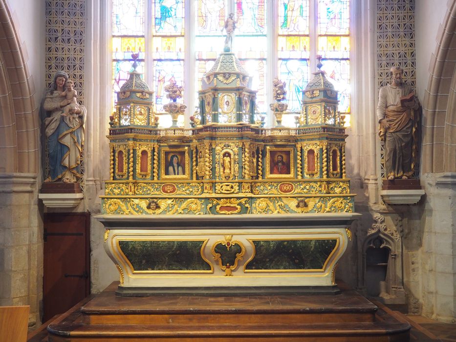 autel, retable, tabernacle, gradins d'autel, 2 statuettes : Saint Pierre, Saint Marc