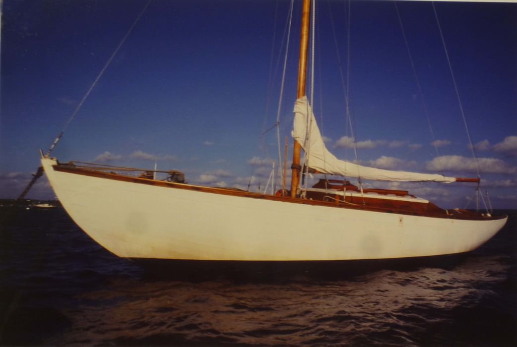 bateau de plaisance (yacht à voile, sloop à gréement Marconi) : Sloop dit Saint Jean, ex Saint Marc - © Ministère de la Culture (France), Conservation des antiquités et des objets d’art du Finistère – Tous droits réservés