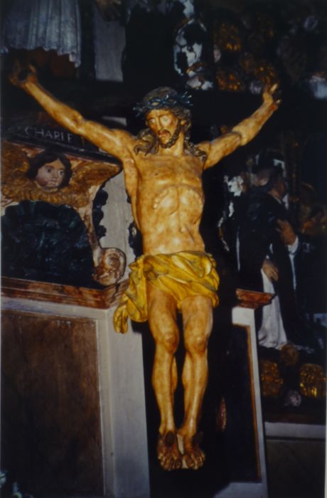 statue : Christ en croix n°2