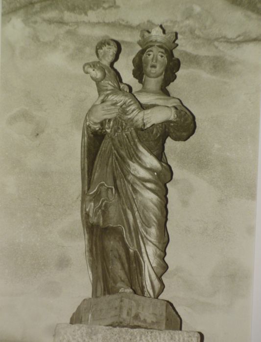 statue : Vierge à l'Enfant - © Ministère de la Culture (France), Conservation des antiquités et des objets d’art du Finistère, tous droits réservés