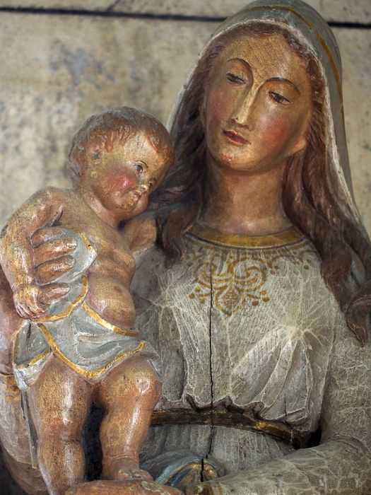 statue : Vierge à l'Enfant dite Notre Dame des Grâces, vue partielle