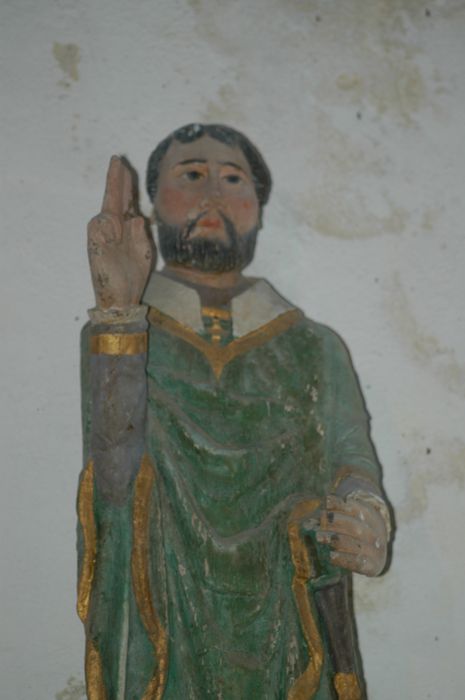 statue : Saint Adrien, vue partielle - © Ministère de la Culture (France), Conservation des antiquités et des objets d’art du Finistère, tous droits réservés