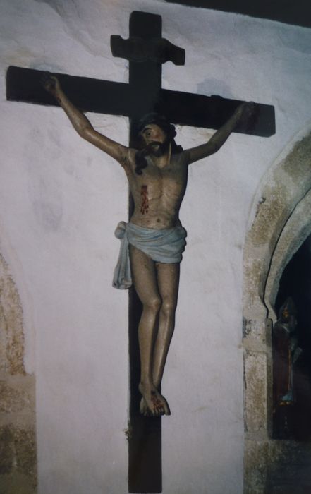 statue : Christ en croix