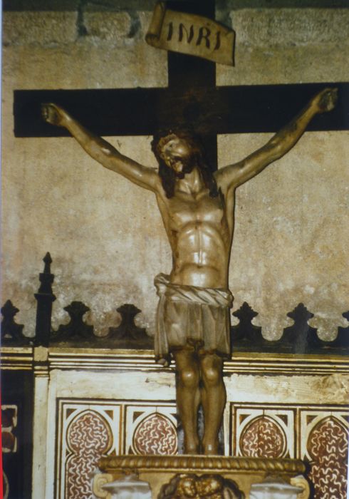 Statue : Christ en croix