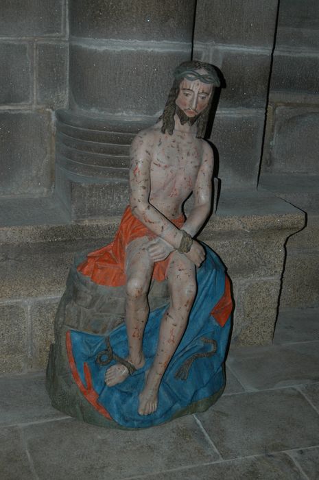 Statue : Christ attendant le supplice