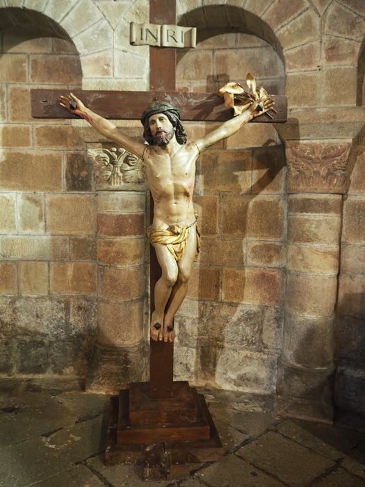 Statue : Christ en croix