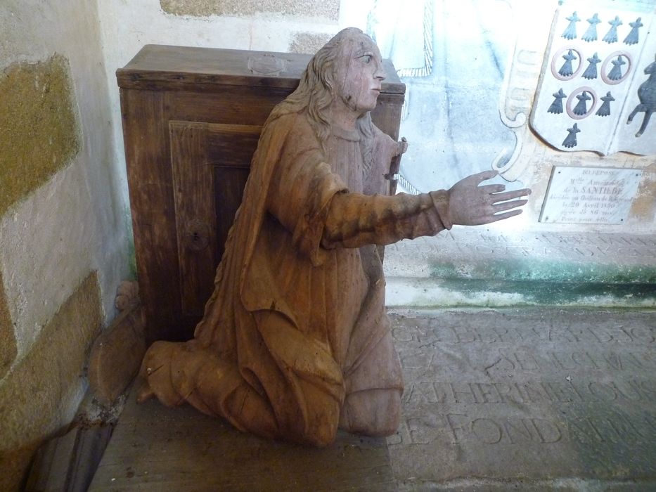 statue : Sainte agenouillée - © Ministère de la Culture (France), Conservation des antiquités et des objets d’art du Finistère, tous droits réservés