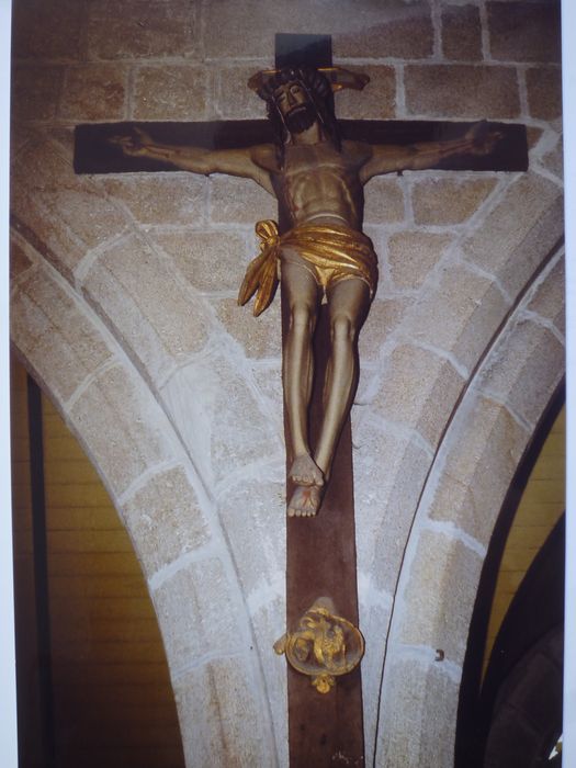 statue : Christ en croix - © Ministère de la Culture (France), Conservation des antiquités et des objets d’art du Finistère, tous droits réservés