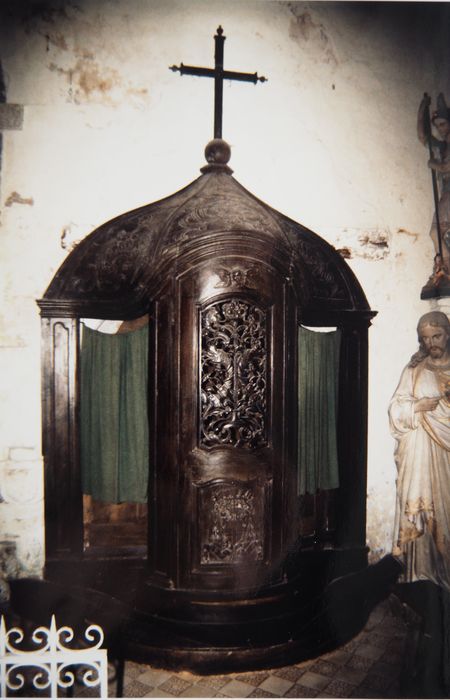 confessionnal à demi-dôme - © Ministère de la Culture (France), Conservation des antiquités et des objets d’art du Finistère, tous droits réservés