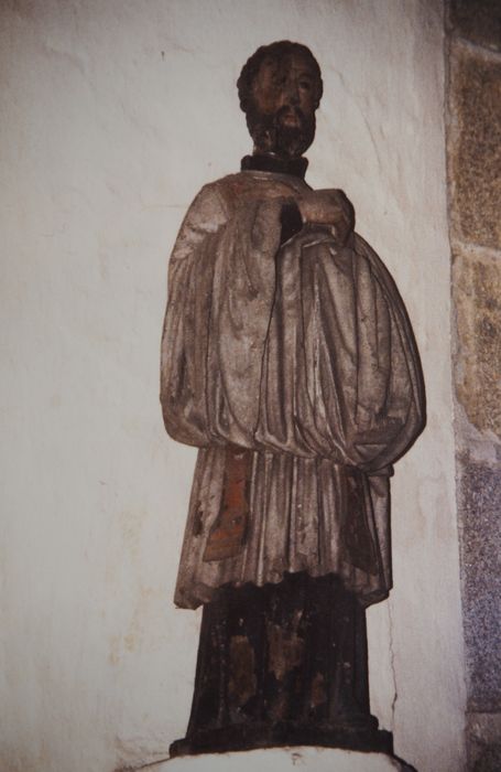 statue : Saint en surplis (Père Manoir ?) - © Ministère de la Culture (France), Conservation des antiquités et des objets d’art du Finistère, tous droits réservés