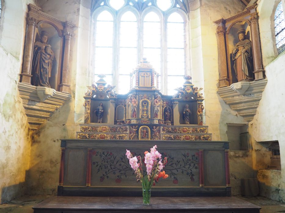 maître-autel ; gradins ; tabernacle ; statuettes