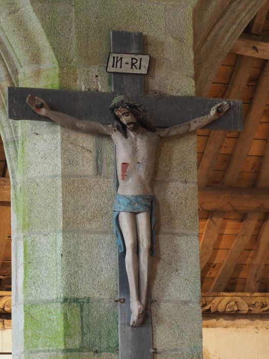 statue : Christ en croix