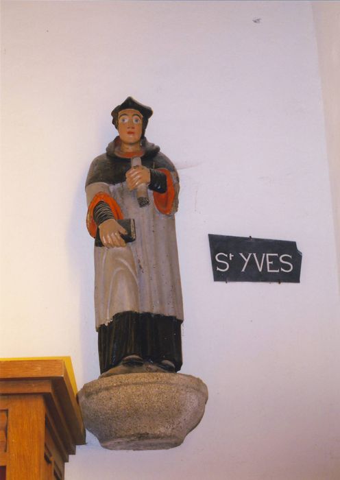 statue : Saint Yves