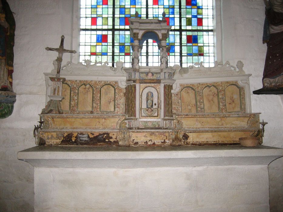 gradins d'autel ; tabernacle ; dais ; crucifix - © Ministère de la Culture (France), Conservation des antiquités et des objets d’art du Finistère – Tous droits réservés