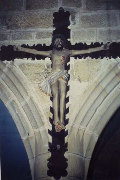 statue : Christ en croix - © Ministère de la Culture (France), Conservation des antiquités et des objets d’art du Finistère – Tous droits réservés