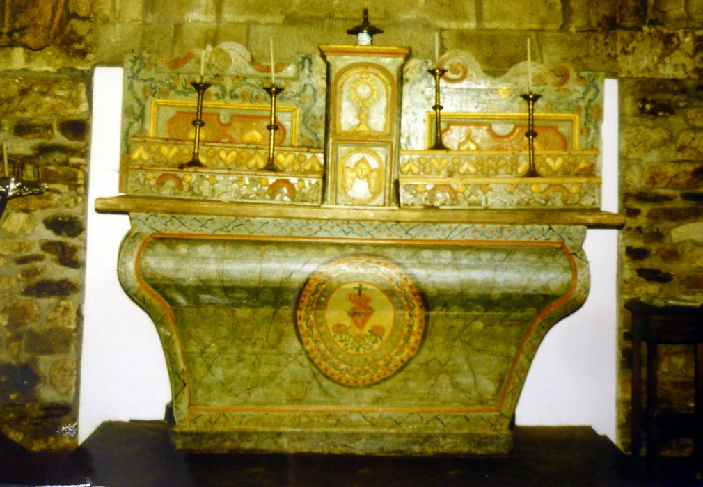 maître-autel ; gradins ; tabernacle - © Ministère de la Culture (France), Conservation des antiquités et des objets d’art du Finistère, tous droits réservés