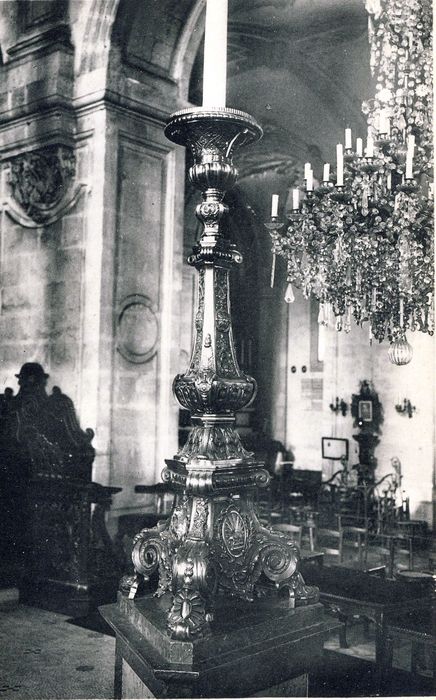 chandelier (candélabre), garniture d'autel