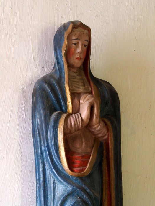 statue : Vierge au Calvaire n° 2, vue partielle - © Ministère de la Culture (France), Conservation des antiquités et des objets d’art du Finistère, tous droits réservés