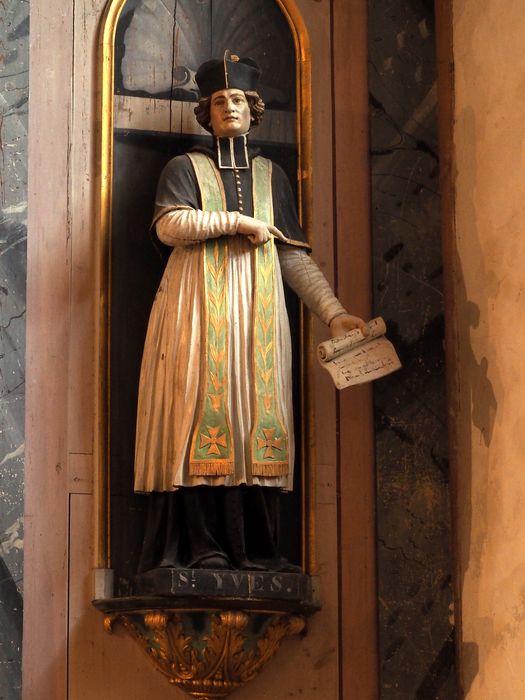 statue : Saint Yves