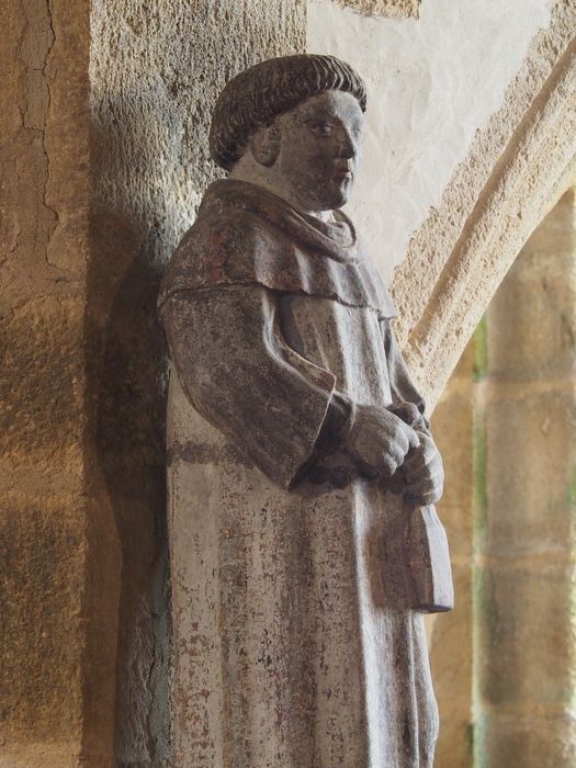 statue : Saint moine (?), vue partielle - © Ministère de la Culture (France), Conservation des antiquités et des objets d’art du Finistère, tous droits réservés
