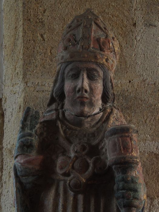 statue : Saint évêque, vue partielle - © Ministère de la Culture (France), Conservation des antiquités et des objets d’art du Finistère – Tous droits réservés