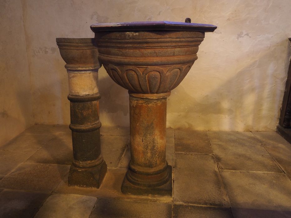 cuve baptismale - © Ministère de la Culture (France), Conservation des antiquités et des objets d’art du Finistère – Tous droits réservés