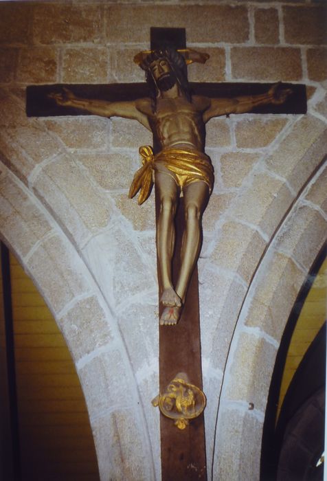 statue : Christ en croix - © Ministère de la Culture (France), Conservation des antiquités et des objets d’art du Finistère, tous droits réservés