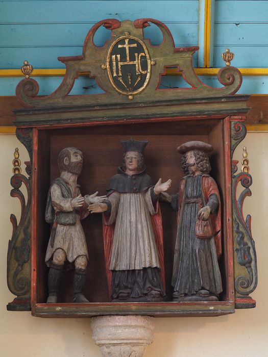 groupe sculpté, niche : Saint Yves entre le Pauvre et le Riche - © Ministère de la Culture (France), Conservation des antiquités et des objets d’art du Finistère, tous droits réservés