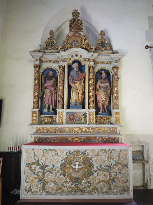 autel Saint-Pierre, antependium, retable, statues : Saint André, Saint Pierre, Saint Jacques - © Ministère de la Culture (France), Conservation des antiquités et des objets d’art du Finistère, tous droits réservés