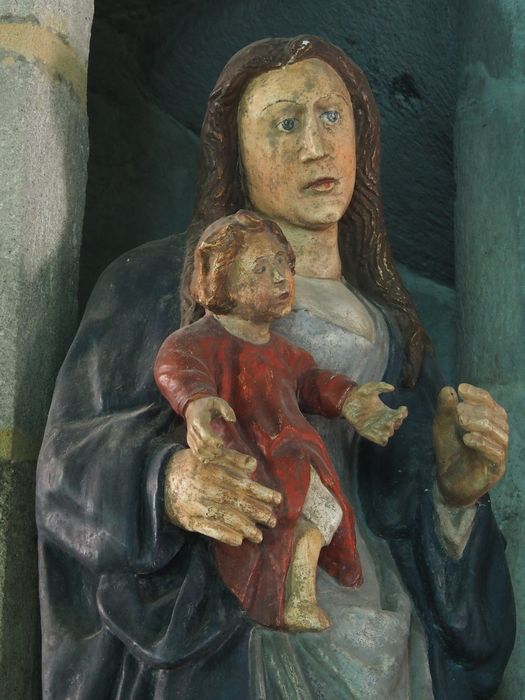 statue : Vierge à l’Enfant (n°1), vue partielle - © Ministère de la Culture (France), Conservation des antiquités et des objets d’art du Finistère, tous droits réservés