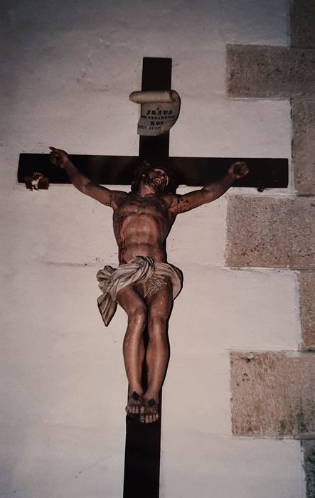 statue : Christ en croix