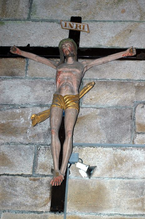 statue : Christ en croix - © Ministère de la Culture (France), Conservation des antiquités et des objets d’art du Finistère, tous droits réservés