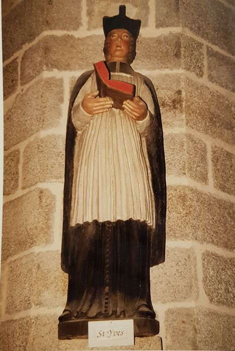 statue : Saint Yves - © Ministère de la Culture (France), Conservation des antiquités et des objets d’art du Finistère, tous droits réservés