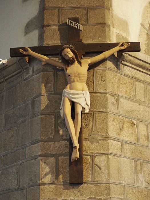 statue : Christ en croix - © Ministère de la Culture (France), Conservation des antiquités et des objets d’art du Finistère, tous droits réservés