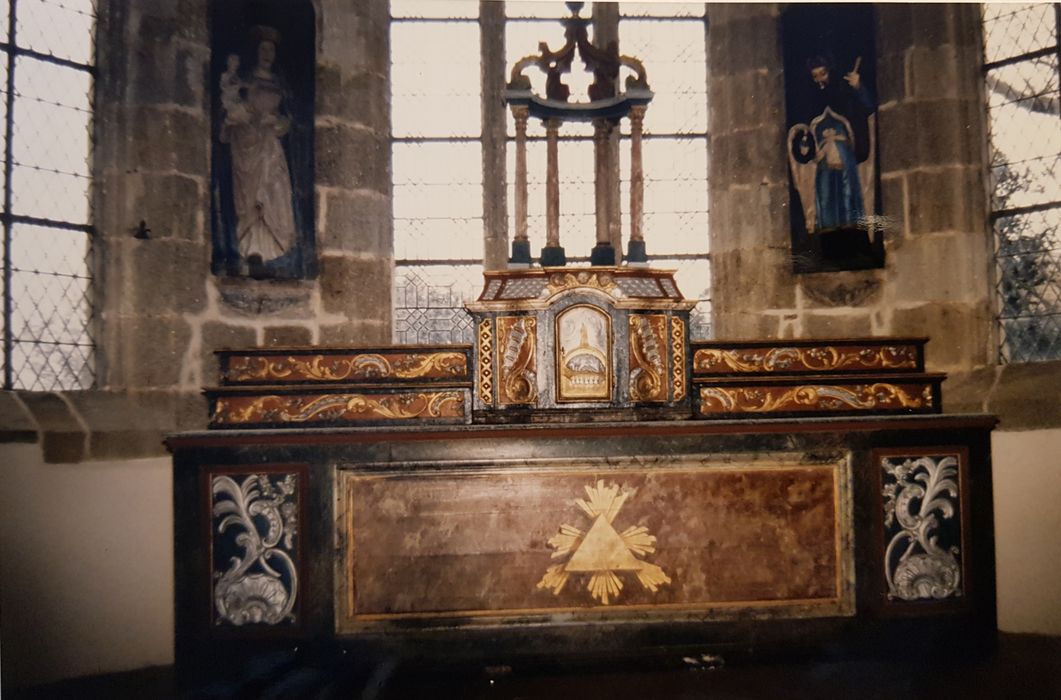 maître-autel, gradins et tabernacle - © Ministère de la Culture (France), Conservation des antiquités et des objets d’art du Finistère, tous droits réservés