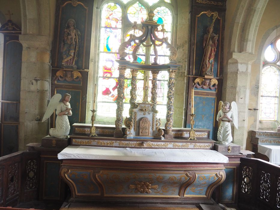 Maître-autel, tabernacle et dais - © Ministère de la Culture (France), Conservation des antiquités et des objets d’art du Finistère, tous droits réservés