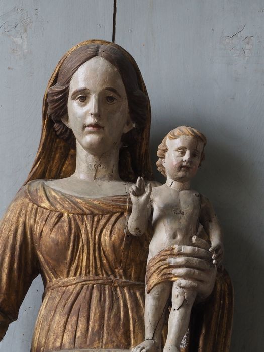 statue : Vierge à l’Enfant assise, vue partielle - © Ministère de la Culture (France), Conservation des antiquités et des objets d’art du Finistère, tous droits réservés