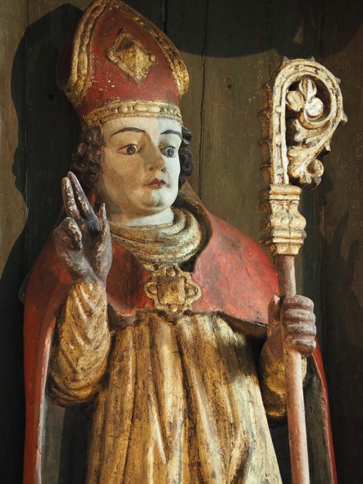 statue : Saint Evêque, vue partielle - © Ministère de la Culture (France), Conservation des antiquités et des objets d’art du Finistère, tous droits réservés