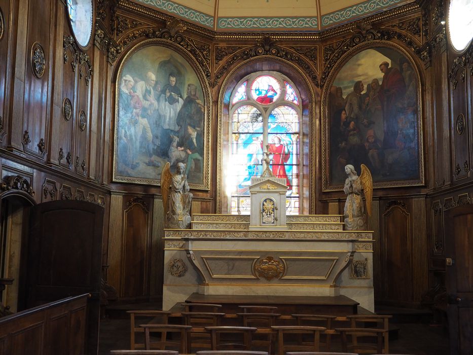 maître-autel, statues : Anges adorateurs ; lambris de revêtement, tableaux : Justice ey Charité