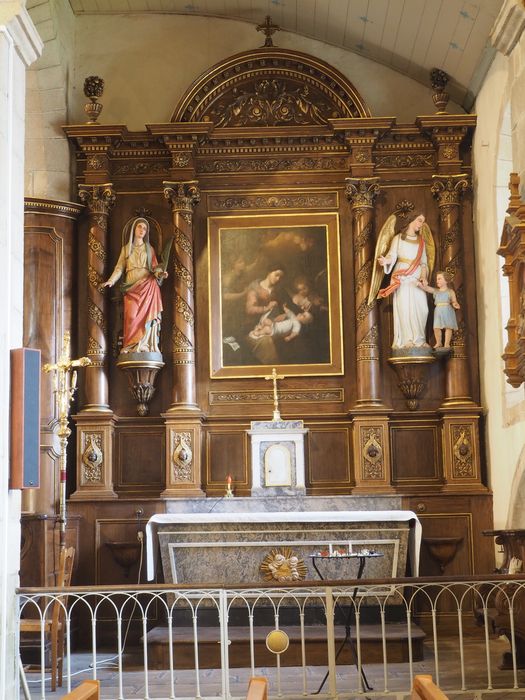 autel, tableau : Nativité aux anges (La), statues : Sainte Barbe, Ange gardien