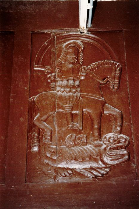 bas-relief : Saint Derrien à cheval terrassant le dragon - © Ministère de la Culture (France), Conservation des antiquités et des objets d’art du Finistère, tous droits réservés