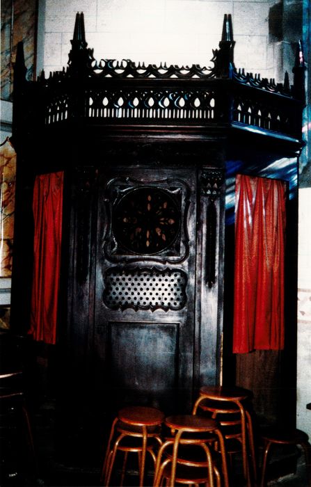 confessionnal - © Ministère de la Culture (France), Conservation des antiquités et des objets d’art du Finistère, tous droits réservés