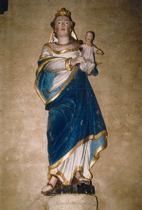 statue : Vierge à l’Enfant couronnée