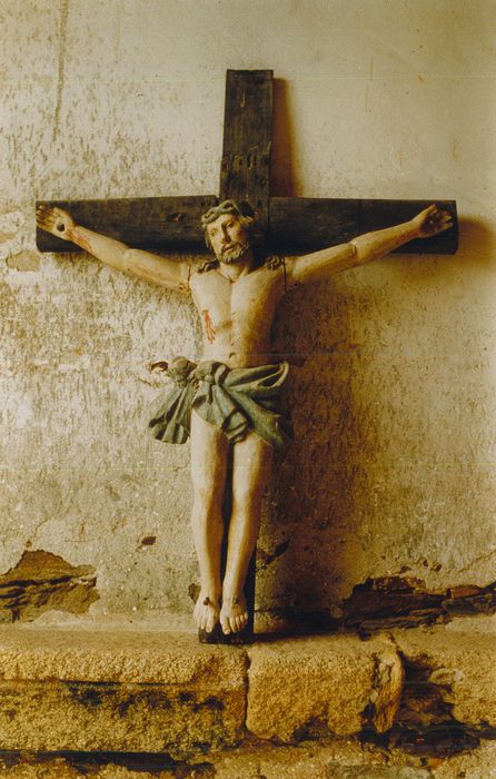 statue : Christ en croix - © Ministère de la Culture (France), Conservation des antiquités et des objets d’art du Finistère, tous droits réservés