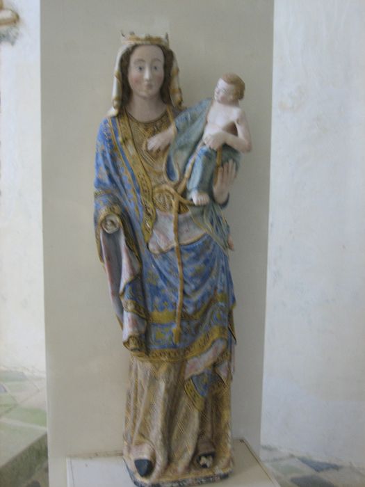 Autel, retable et statue : Vierge à l’Enfant