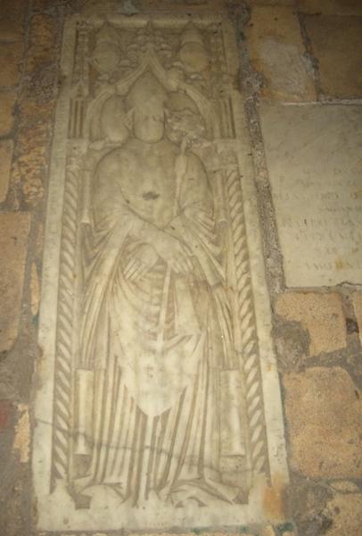 dalle funéraire de monseigneur Raphaël Spinola, vue générale - © Ministère de la Culture (France), Conservation des antiquités et des objets d'art de Corse, tous droits réservés