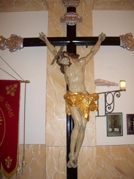 statue : Christ en croix, vue générale