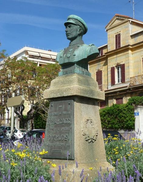 Statue : buste du lieutenant de vaisseau Sylvestre Marcaggi, vue générale
