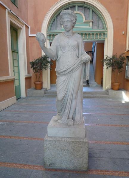 statue : Flore, vue générale